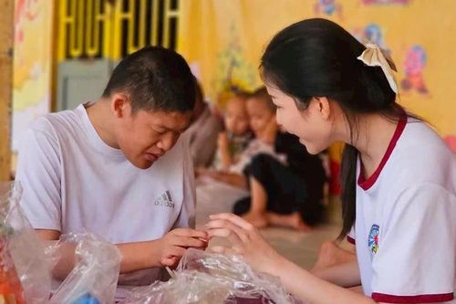 Dùng yêu thương cảm hóa học trò