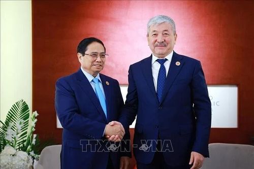 Thủ tướng Phạm Minh Chính gặp Thủ tướng Kyrgyzstan