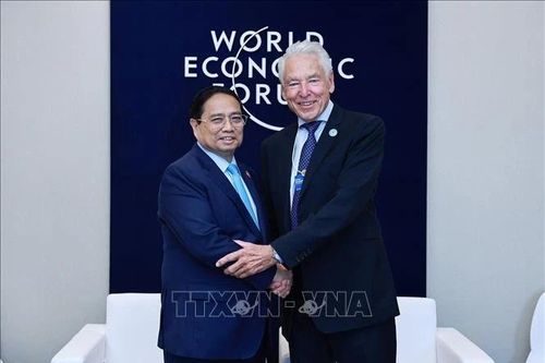 Thủ tướng Phạm Minh Chính gặp Chủ tịch lâm thời WEF Peter Brabeck-Letmathe