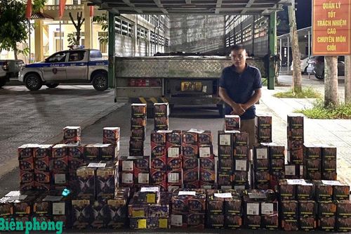 Bắt giữ đối tượng vận chuyển 340 kg pháo hoa nổ