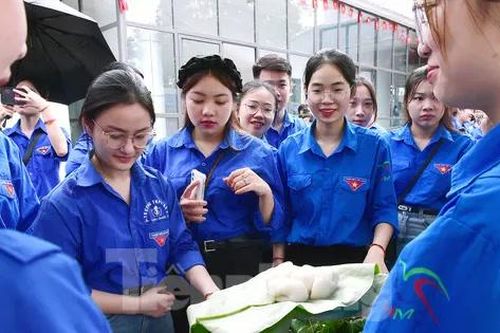 Đặc sản Hà thành thu hút giới trẻ