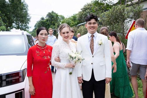 Cưới chàng trai Hà Tĩnh, cô dâu Phần Lan được cả làng khen xinh