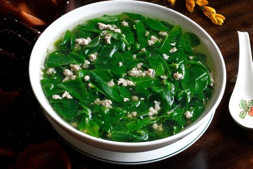 Cách nấu canh rau ngót thịt băm tại nhà đơn giản, ai cũng làm được