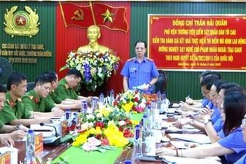 VKSND tối cao kiểm tra việc thực hiện Nghị quyết 54 tại Trại giam Ninh Khánh