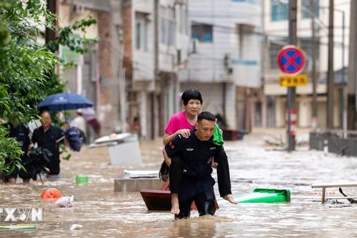 Lũ lụt nghiêm trọng tại Trung Quốc khiến hơn 80.000 người phải sơ tán