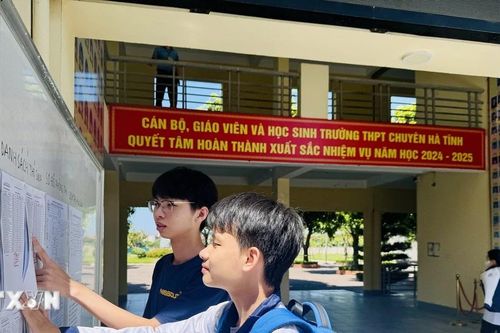 Hà Tĩnh: Bố trí lực lượng đưa các thí sinh dân tộc Chứt đến điểm thi