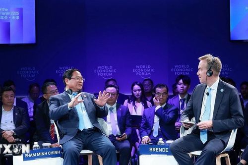 Thủ tướng Phạm Minh Chính đối thoại chính sách tại Hội nghị WEF Thiên Tân
