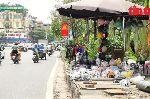 Hiểm họa rình rập từ mũ bảo hiểm và phụ tùng xe máy không đạt chuẩn