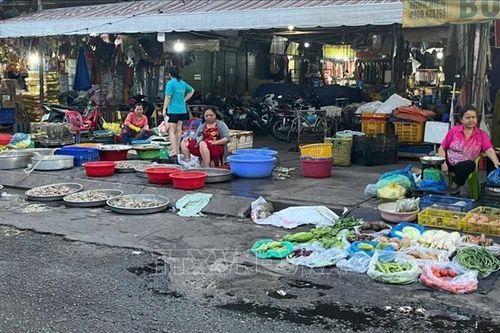 Chợ tự phát '3 không': Mối nguy an toàn vệ sinh thực phẩm