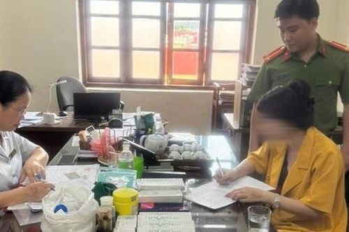 Phát hiện 2 vụ thẩm mỹ cho khách trong nhà nghỉ