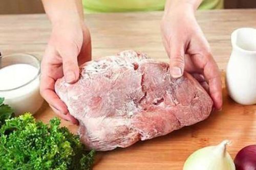 4 đại kỵ khi rã đông thực phẩm, biết mà tránh kẻo 'rước họa'