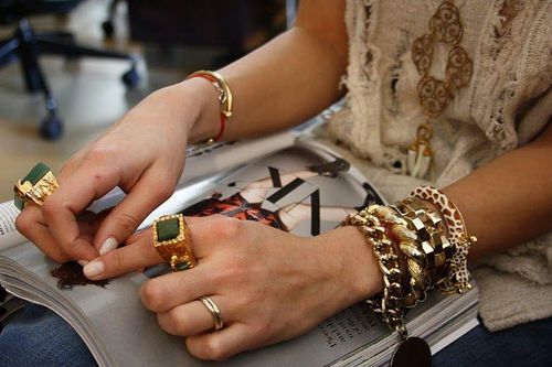 Trang sức 'lên ngôi' giữa lúc thời trang xa xỉ chững lại