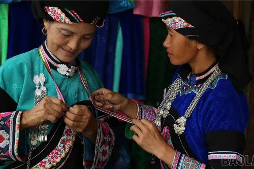 Phụ nữ vùng cao giữ nghề truyền thống
