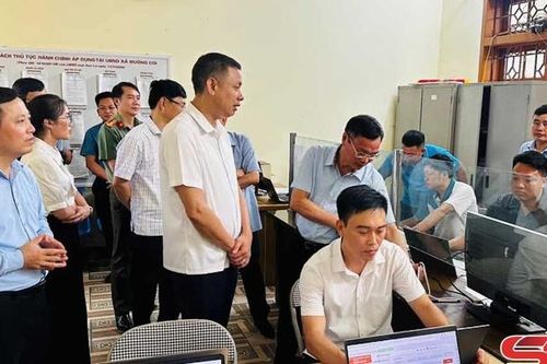 Đồng chí Phó Chủ tịch UBND tỉnh Kiểm tra vận hành thử nghiệm chính quyền địa phương 2 cấp tại Phù Yên