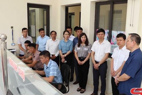 Đồng chí Chủ tịch HĐND tỉnh kiểm tra các điều kiện chuẩn bị đi vào hoạt động chính quyền địa phương 2 cấp tại huyện Mai Sơn