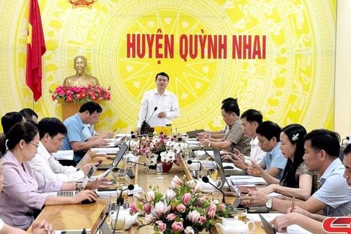 Đồng chí Phó Chủ tịch UBND tỉnh kiểm tra việc vận hành thử nghiệm hoạt động chính quyền địa phương 2 cấp tại huyện Quỳnh Nhai