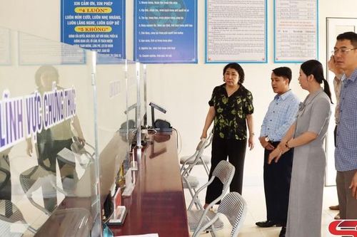 Đồng chí Phó Chủ tịch Thường trực UBND tỉnh kiểm tra việc vận hành chính quyền địa phương 2 cấp tại huyện Sông Mã