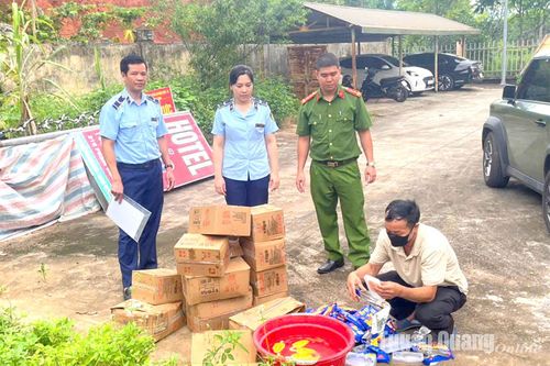 Phát hiện và tiêu hủy 25 thùng kem không rõ nguồn gốc, xuất xứ