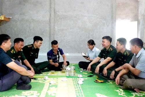 Thắm tình quân dân nơi biên giới