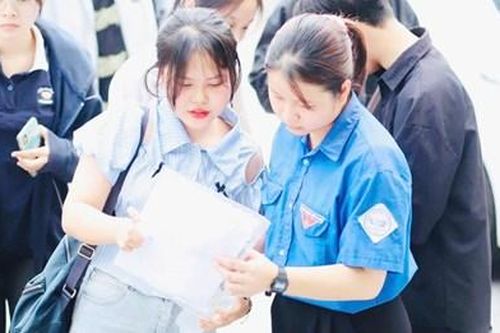 Đồng hành cùng sĩ tử 'vượt vũ môn'