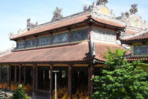 Huế: Chư Tăng Bố-tát, quá đường tập trung kỳ đầu tiên trong mùa An cư kiết hạ Phật lịch 2069