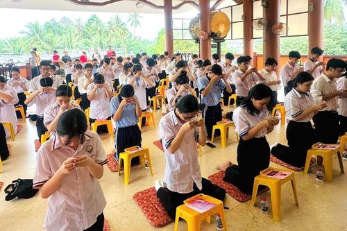 Tiền Giang: Lễ cầu nguyện trước Kỳ thi tốt nghiệp THPT năm 2025 tại chùa Phước Thới