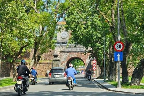 10 tuyến đường ở Huế cắm biển tốc độ 30km/h cho xe điện hoạt động