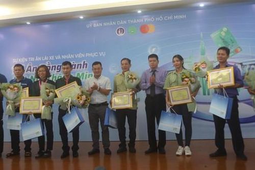 TP.HCM vinh danh 30 lái xe, nhân viên phục vụ xe buýt tiêu biểu