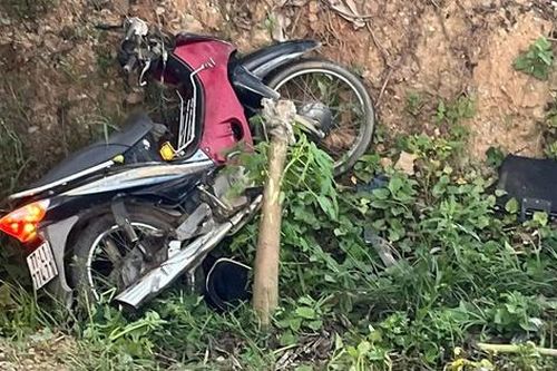 Gặp nạn trên đường đi lấy số báo danh thi tốt nghiệp, cha tử vong, con bị thương