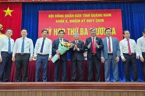 Hai Chủ tịch UBND Quảng Nam và Đà Nẵng nghỉ hưu trước tuổi