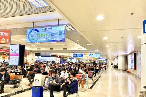Hàng không Việt Nam tăng trưởng ở cả khách và hàng hóa trong nửa đầu năm 2025