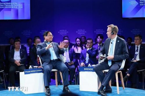 Thủ tướng Phạm Minh Chính tiếp một số nhà lãnh đạo dự WEF 16 Thiên Tân