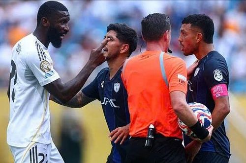 FIFA điều tra cầu thủ Gustavo Cabral phân biệt chủng tộc