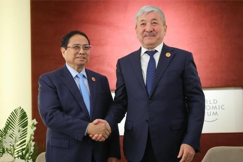 Thủ tướng Phạm Minh Chính gặp Thủ tướng Kyrgyzstan