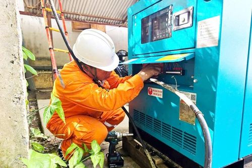 Lào Cai lắp đặt máy phát điện dự phòng tại các điểm thi ở vùng cao đề phòng mưa bão