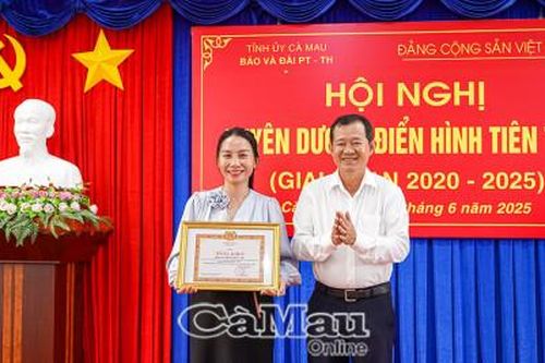 Báo và Đài PT-TH Cà Mau tuyên dương điển hình tiên tiến giai đoạn 2020-2025