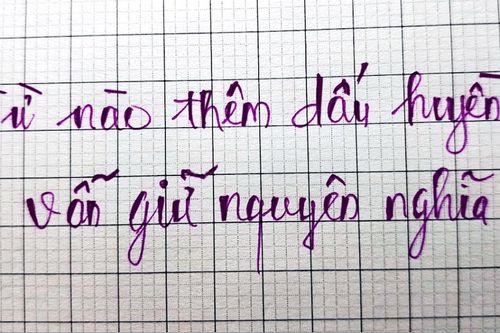 Từ nào thêm dấu huyền vẫn giữ nguyên nghĩa?