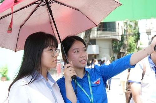 Hơn 8.000 tình nguyện viên Thủ đô tiếp sức kỳ thi tốt nghiệp THPT