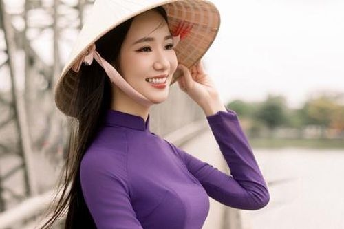 2 nữ sinh xứ Huế trước thềm chung kết Hoa hậu Việt Nam