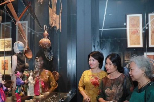 Đến bảo tàng tìm hiểu mỹ thuật dân gian và mỹ thuật ứng dụng Việt Nam