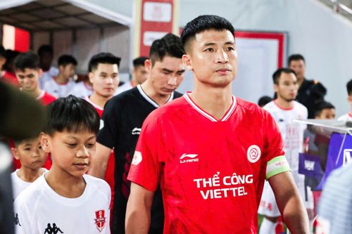 Bùi Tiến Dũng gia hạn hợp đồng với Thể Công Viettel