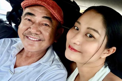 Bạn gái bày tỏ tình cảm với NSND Việt Anh