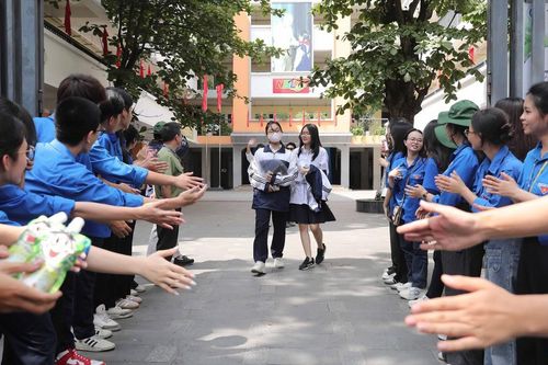 'Vùng trời quê hương nào cũng là bầu trời Tổ quốc'
