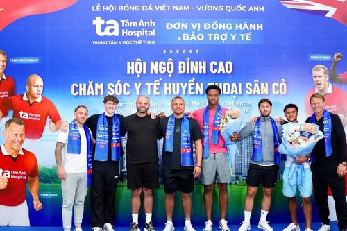 Huyền thoại Manchester Reds an tâm thi đấu sau trải nghiệm tại BVĐK Tâm Anh