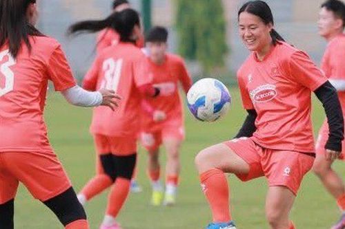 HLV Mai Đức Chung loại cầu thủ Việt kiều khỏi đội tuyển nữ Việt Nam