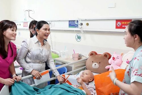 660 triệu đồng hỗ trợ bệnh nhi và trẻ em khó khăn ở vùng Đông Nam Bộ