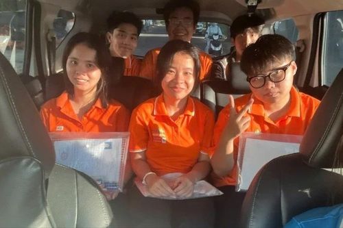 Kỳ thi tốt nghiệp đặc biệt của những học sinh Trường Hy vọng