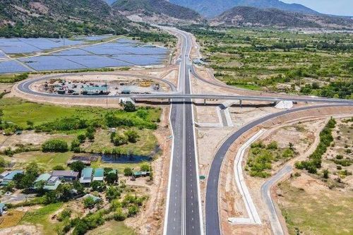 Cấp bách đầu tư mở rộng tuyến cao tốc bắc-nam