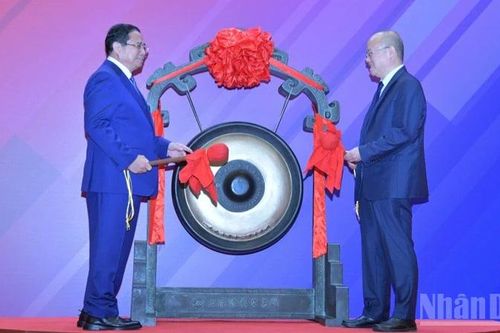 Thủ tướng Phạm Minh Chính thăm Sở Giao dịch Chứng khoán Thượng Hải