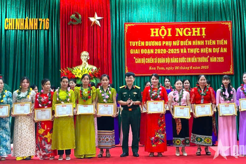 Chi nhánh 716 (Binh đoàn 15) tuyên dương phụ nữ điển hình tiên tiến